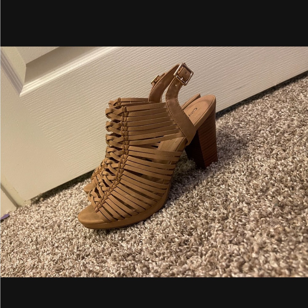 Heels 👠 - Picture 2 of 4